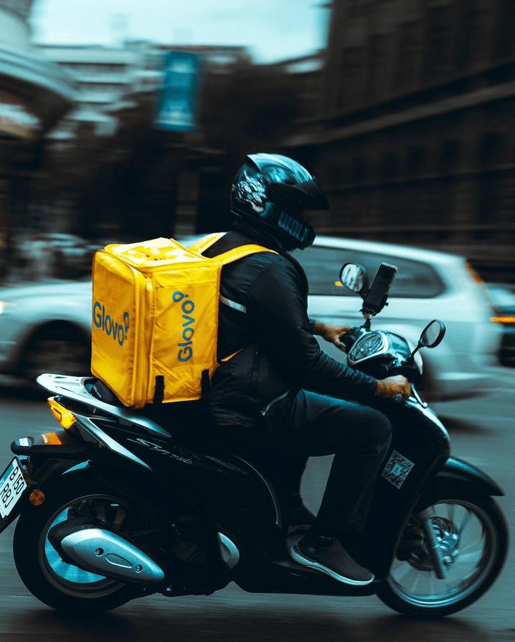 An Unc Swift™ courier delivering an order